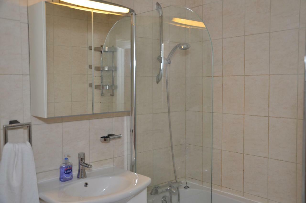 Croydon Apartment With Parking لندن المظهر الخارجي الصورة